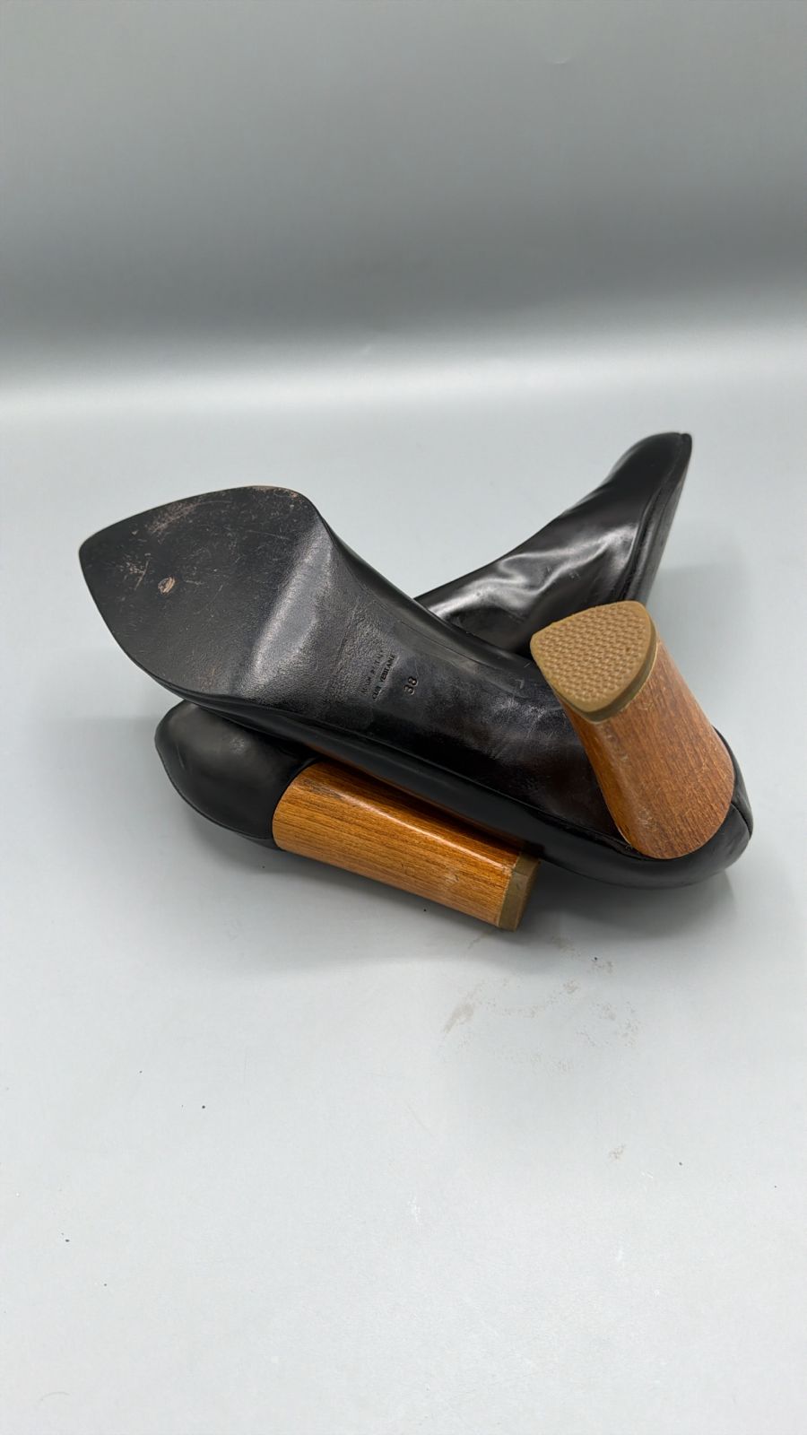 Yves Saint Laurent Black Leather Pointed-Toe Pumps