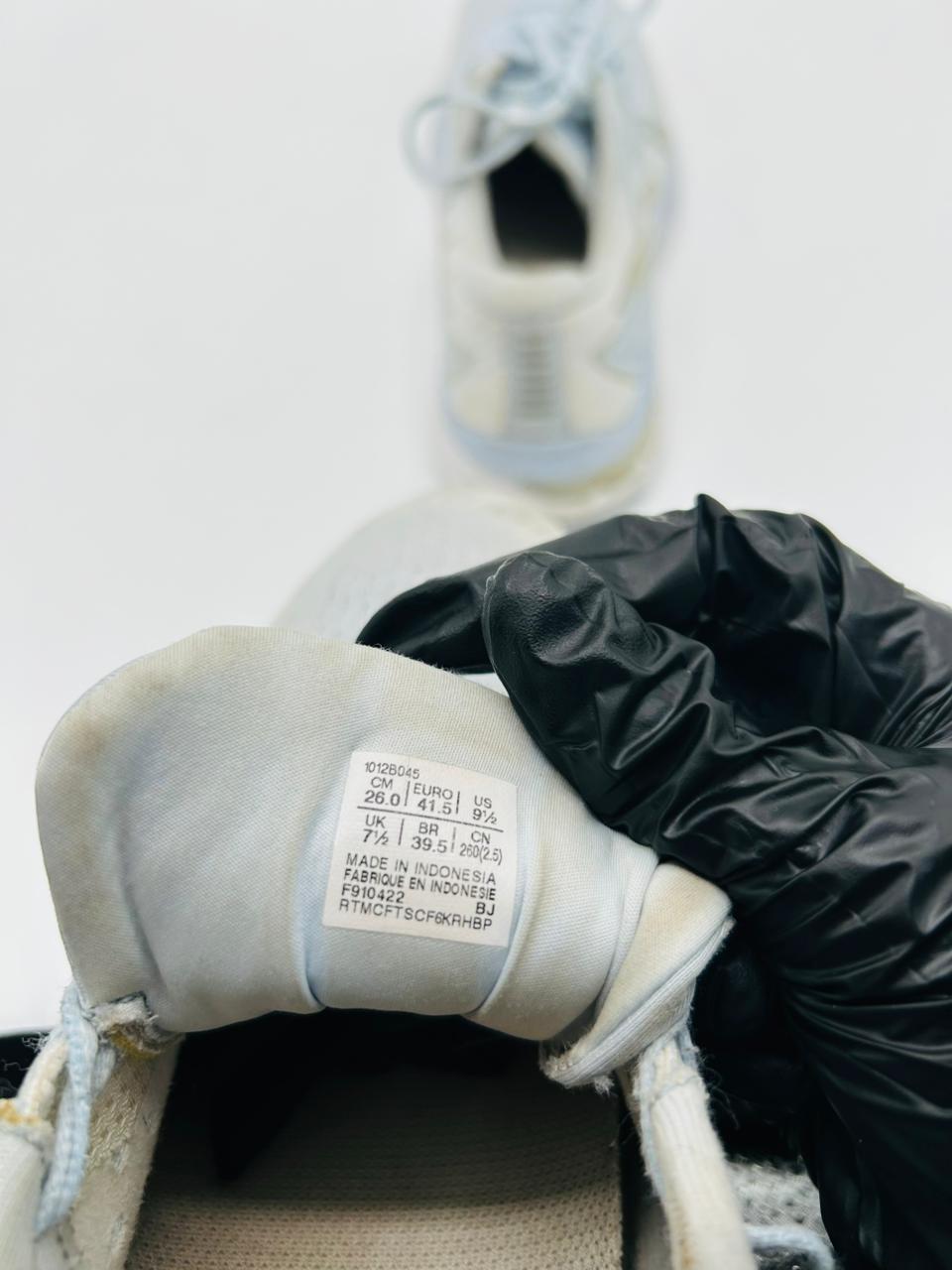 Women's Asics GT-2000 10 running shoes