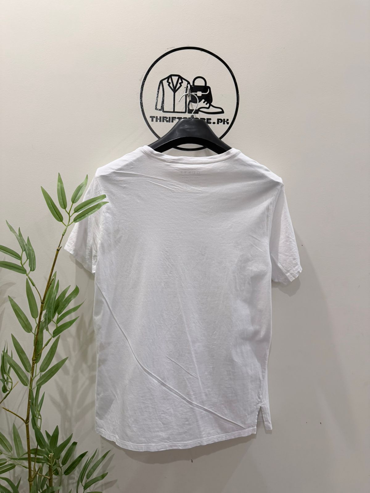 Guess White Graphic Tee