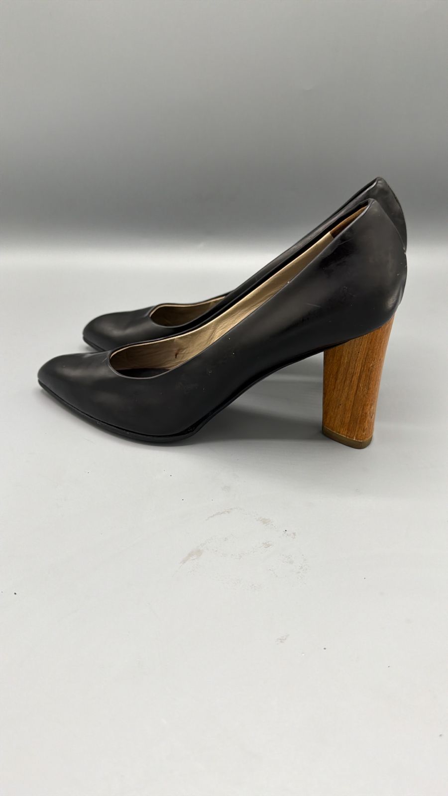 Yves Saint Laurent Black Leather Pointed-Toe Pumps