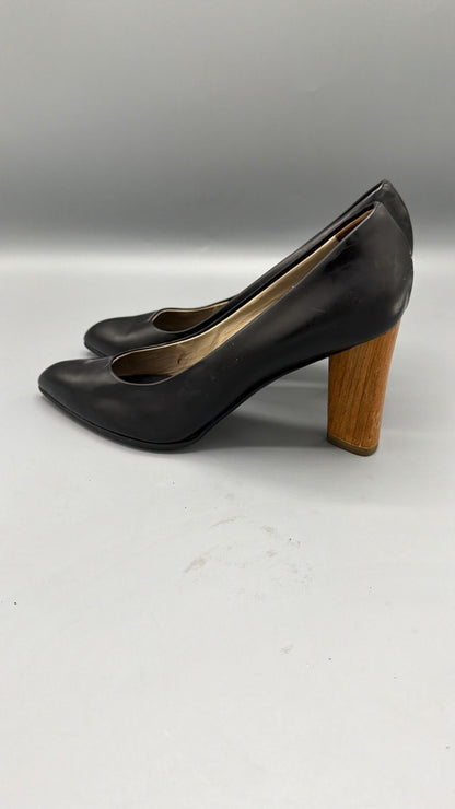 Yves Saint Laurent Black Leather Pointed-Toe Pumps