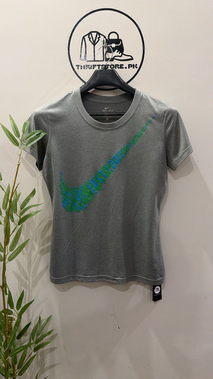 Nike Women's Graphic Swoosh T-Shirt