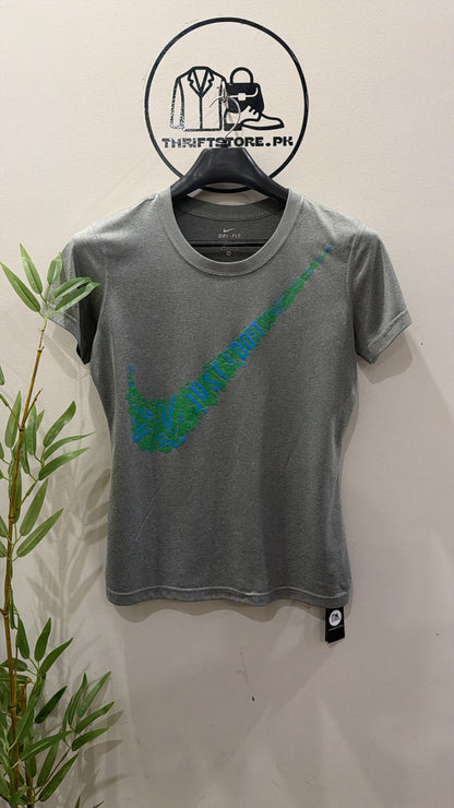 Nike Women's Graphic Swoosh T-Shirt