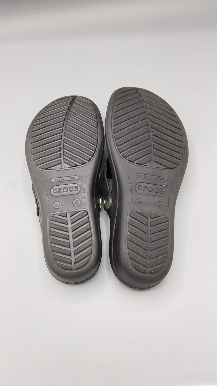 Crocs Women’s Sanrah Circle Thong Wedge Sandals