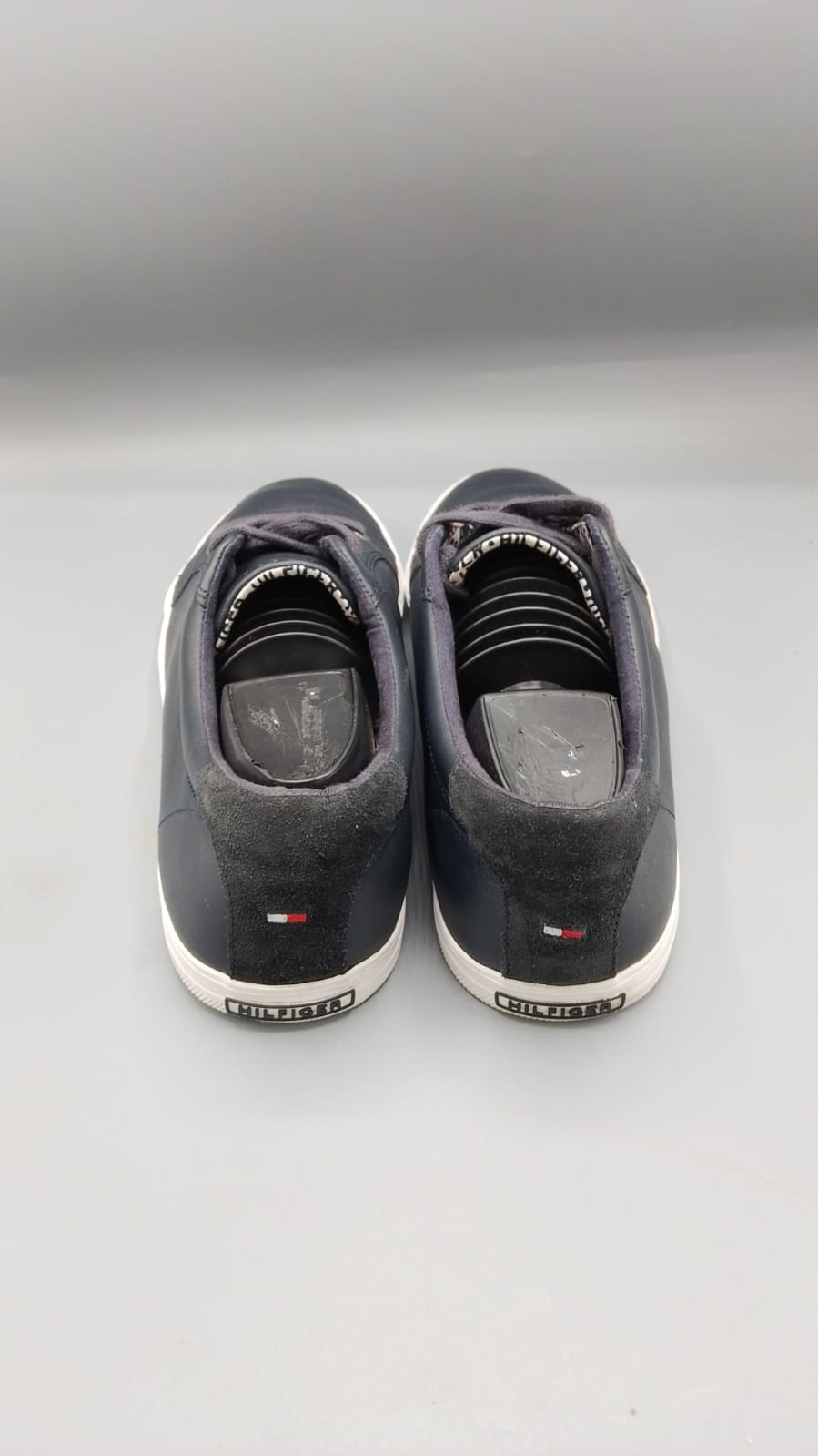 ommy Hilfiger Men’s Leather Logo Lace-Up Sneakers
