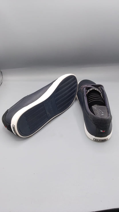 ommy Hilfiger Men’s Leather Logo Lace-Up Sneakers