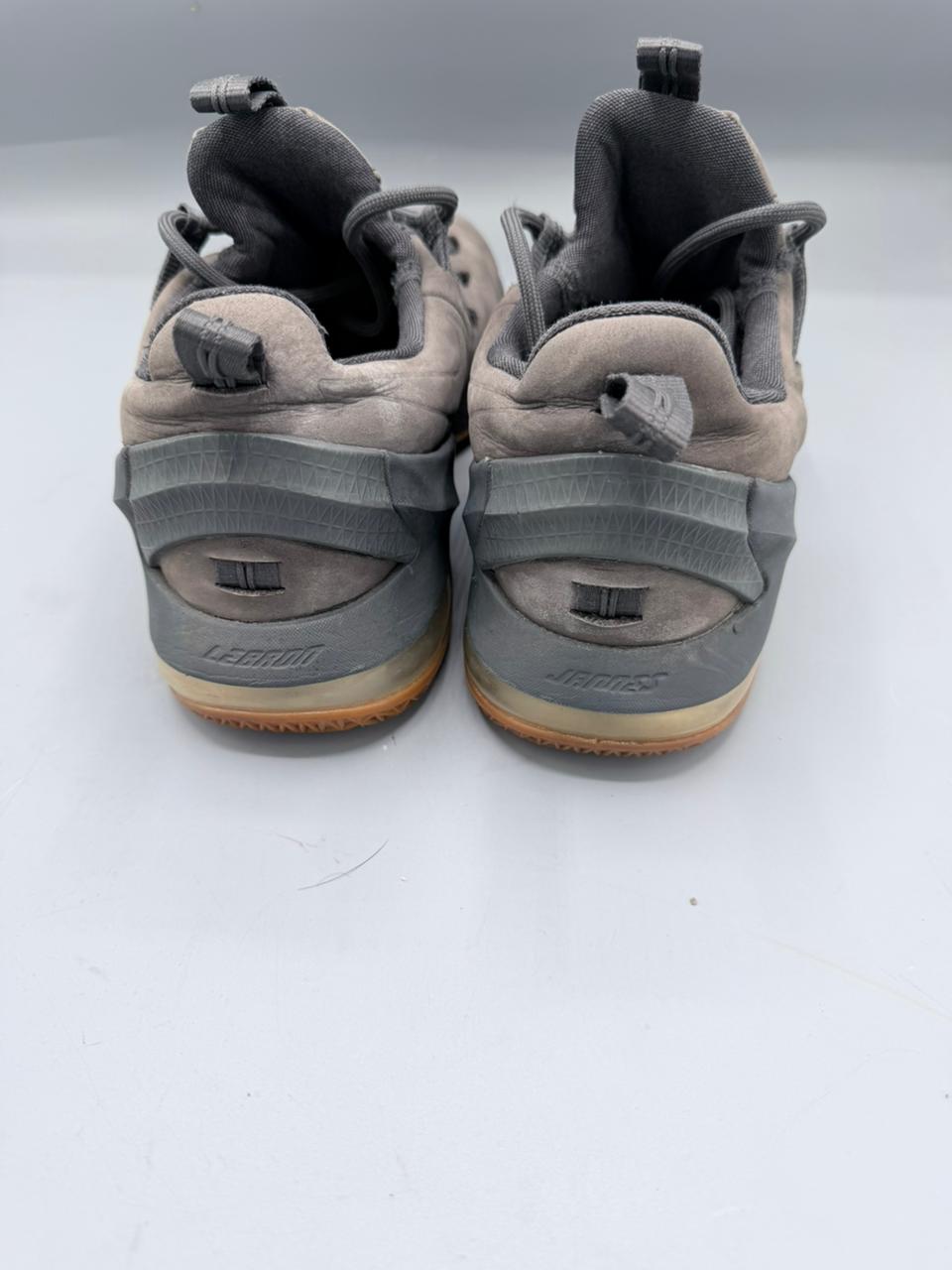 Nike LeBron 13 Low Sneakers