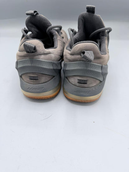 Nike LeBron 13 Low Sneakers