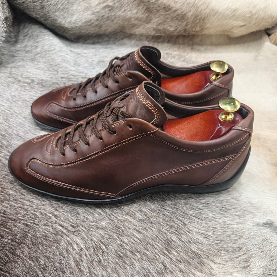 Tod’s brown leather lace-up sneakers.